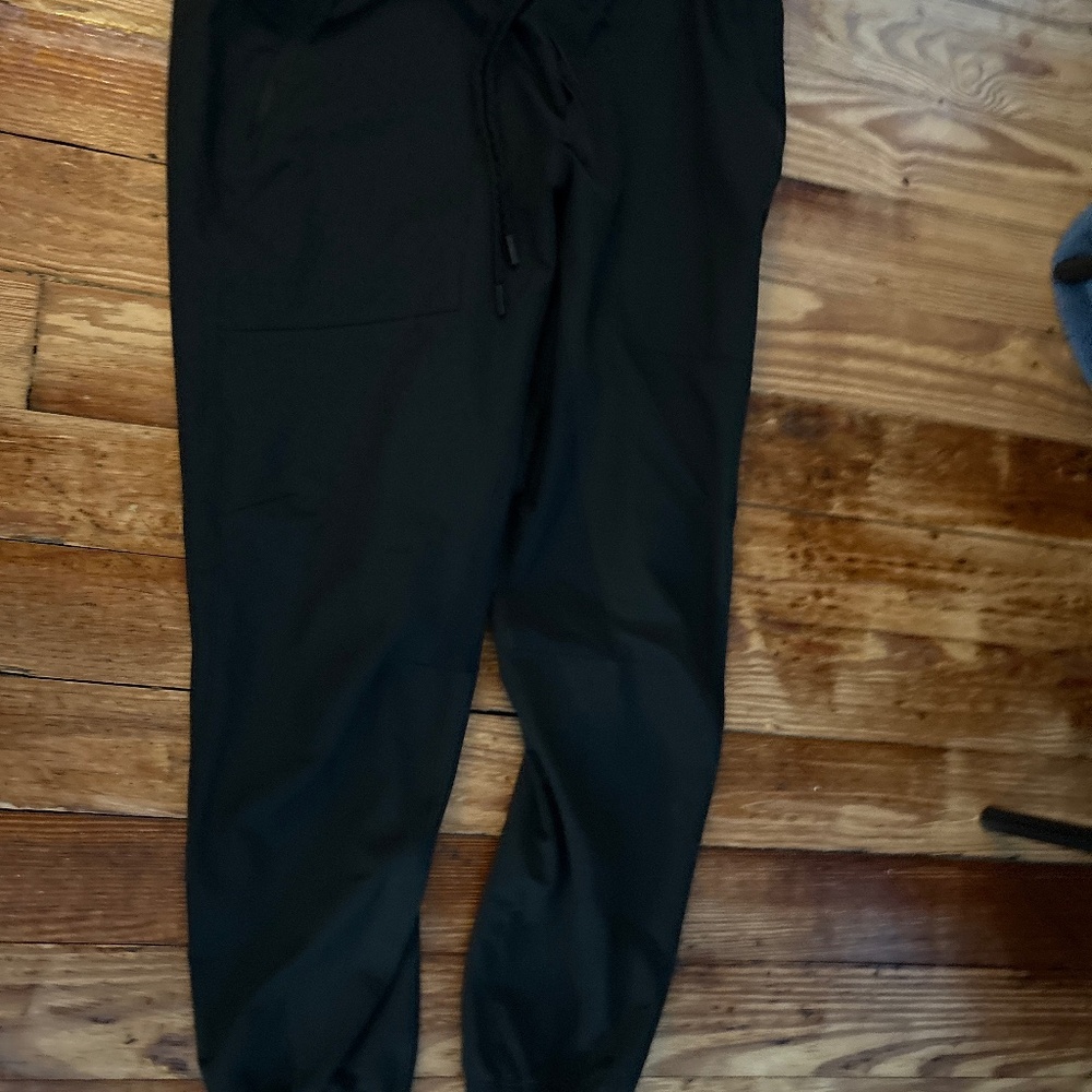 Lululemon men’s joggers